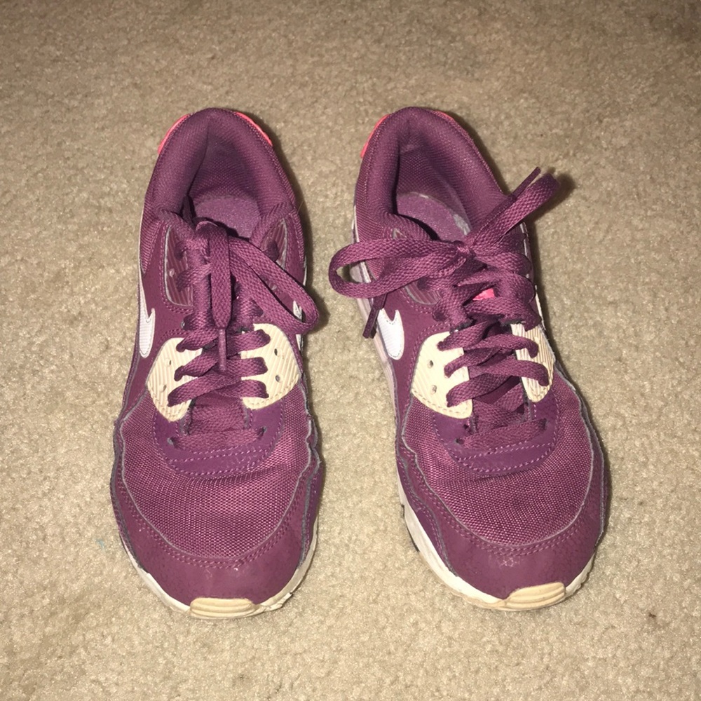 Nike tennis shoes